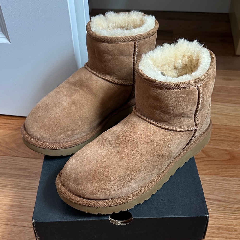 UGG Women’s Classic Mini Sheepskin